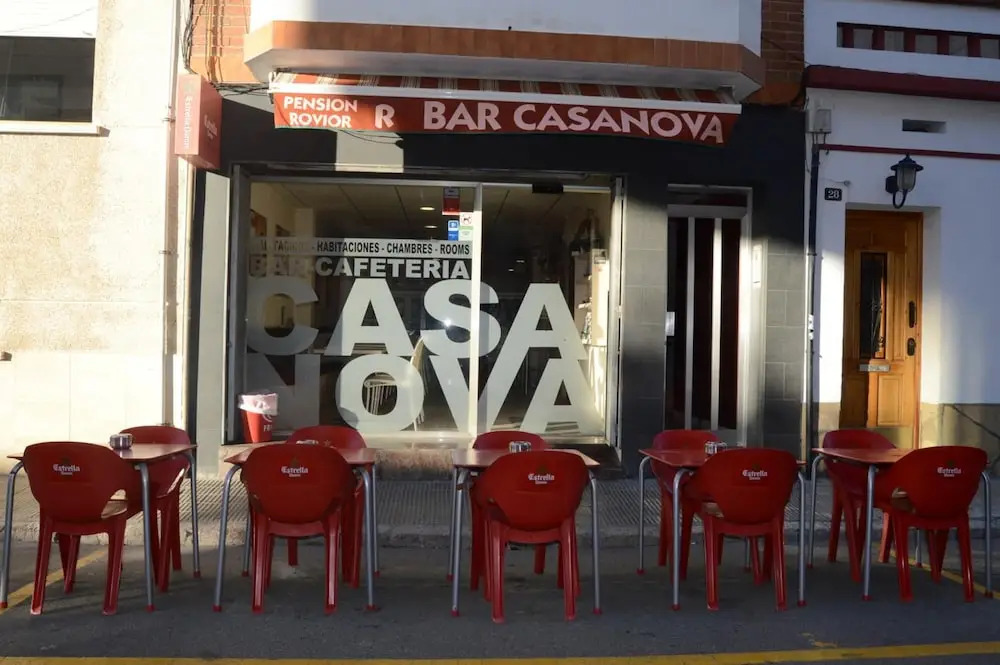 ROVIOR Rooms & Café