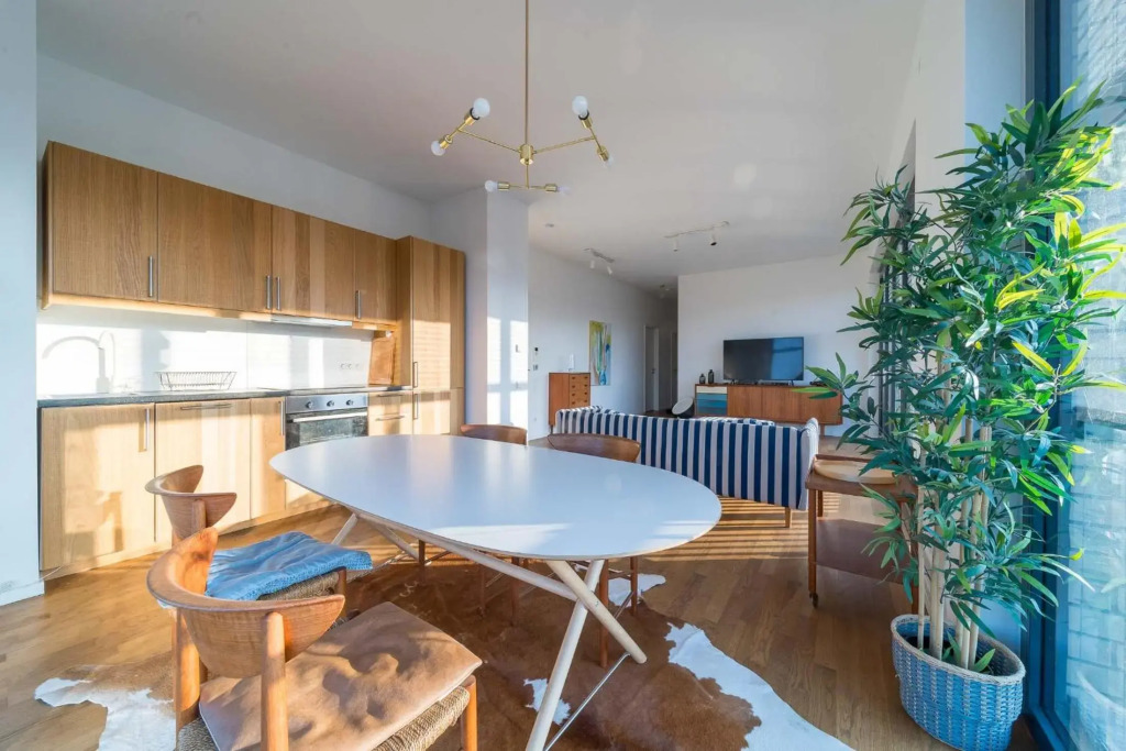 2 Bedroom Mauerpark-Apartment, Berlin Mitte View calendar