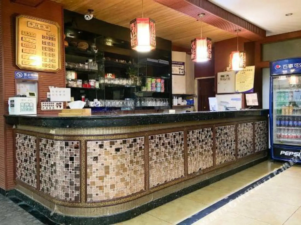 Jiangcheng Hotel (Chenjia Ping Subway Station)
