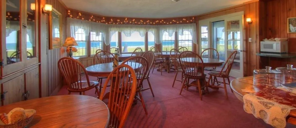 Holiday House Inn