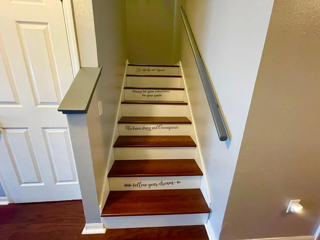 Entire Cozy 4 bed 3 bath Townhome near Disney!