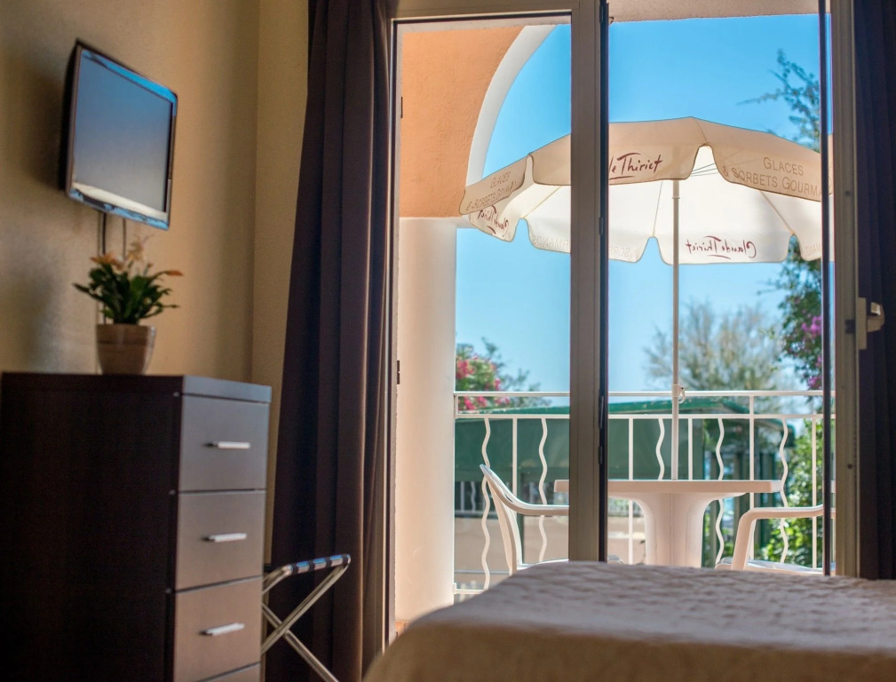 Hotel et Appartements Reine DAzur