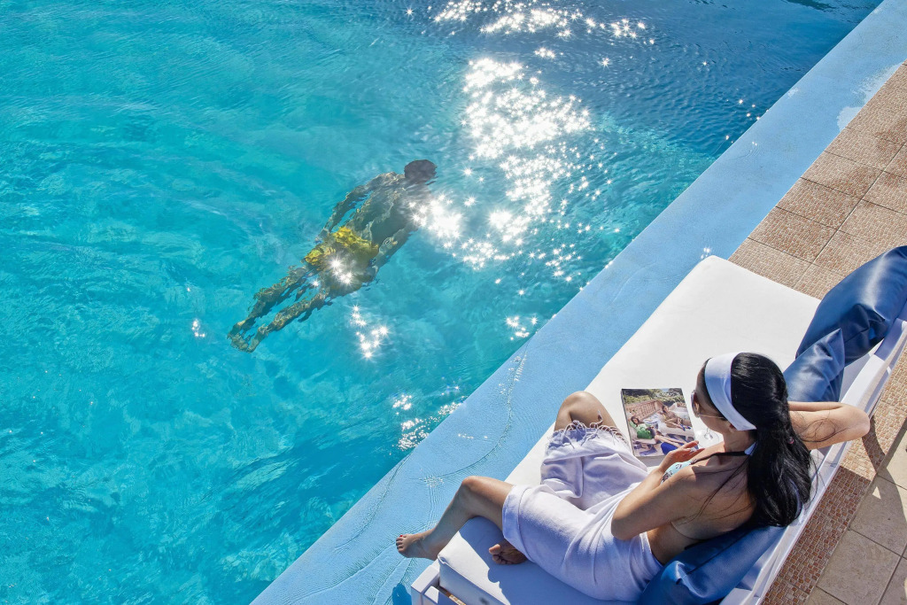 Mrs Chryssana Beach Hotel
