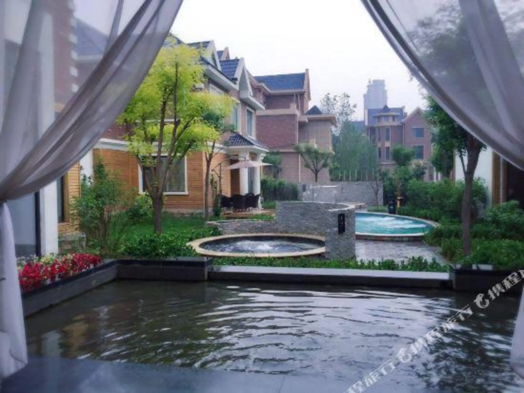 Longyi Hot Spring Resort