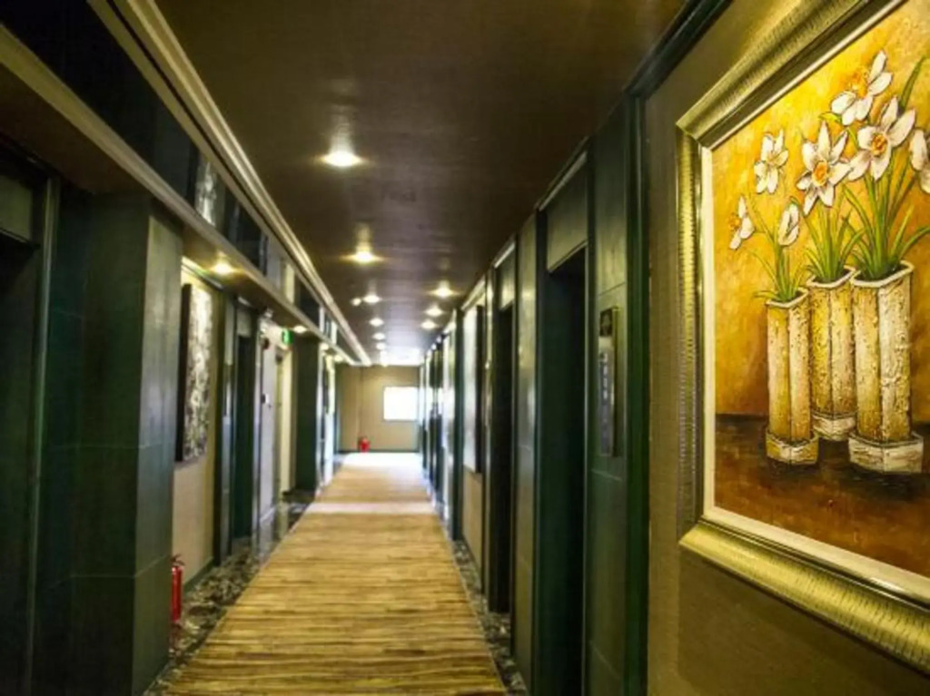Eiffel Hotel