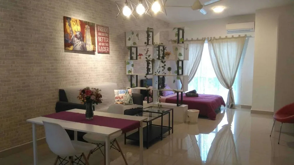 Private Studio Suite Galleria Equine