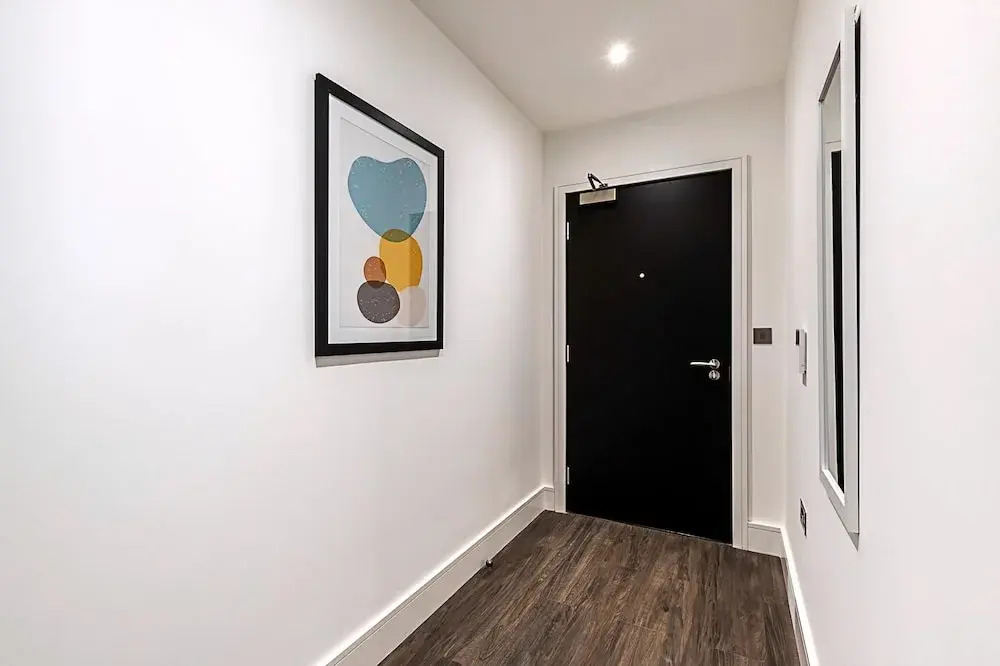 Sleek and Stylish 9th Floor Apartment