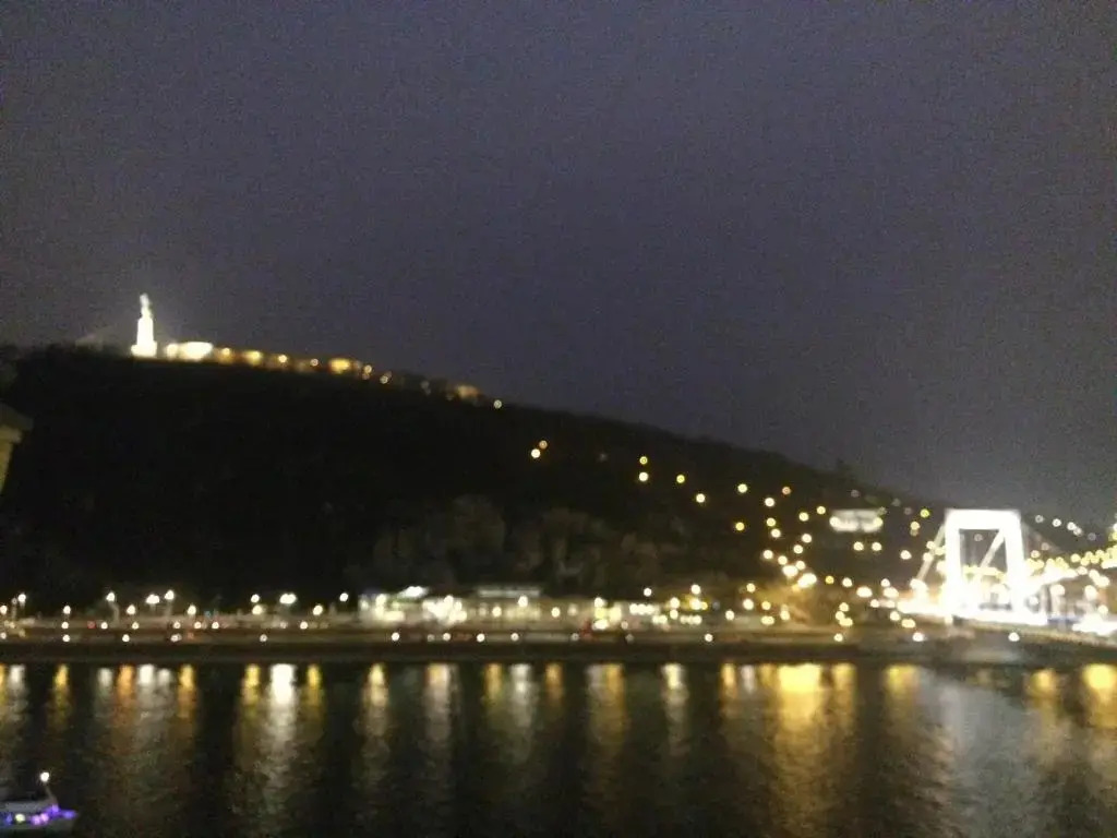Riverside flat with King Castle view