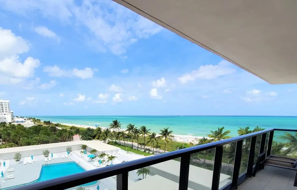 Alexander 702 3 Bedroom Apts by RedAwning
