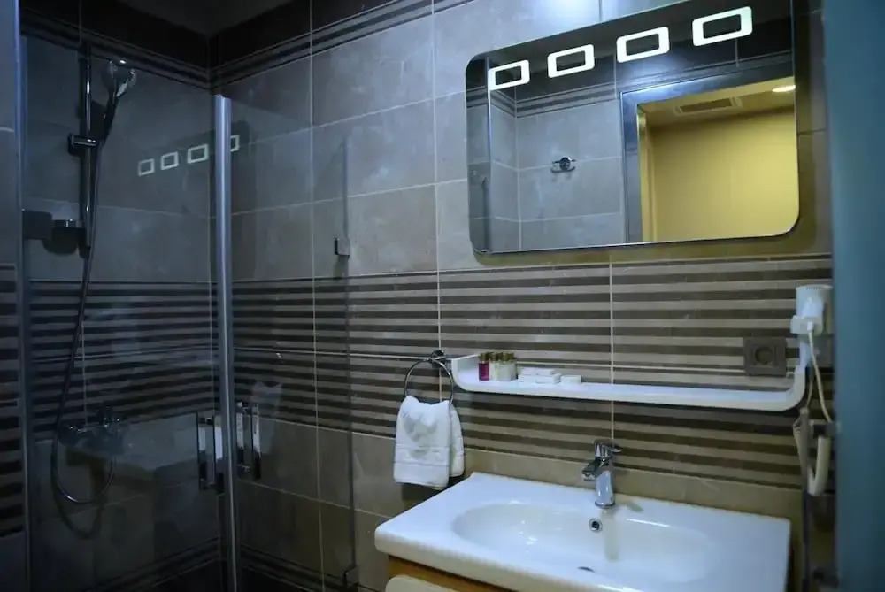 Perante Hotel Aziayli