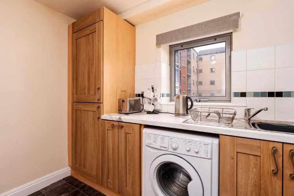 Cosy Apartment & Central Location & Contractors & DSA