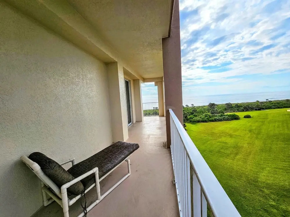 Breathtaking 5th Floor Ocean Views. Corner Unit Wraparound Balcony! 3 Pools