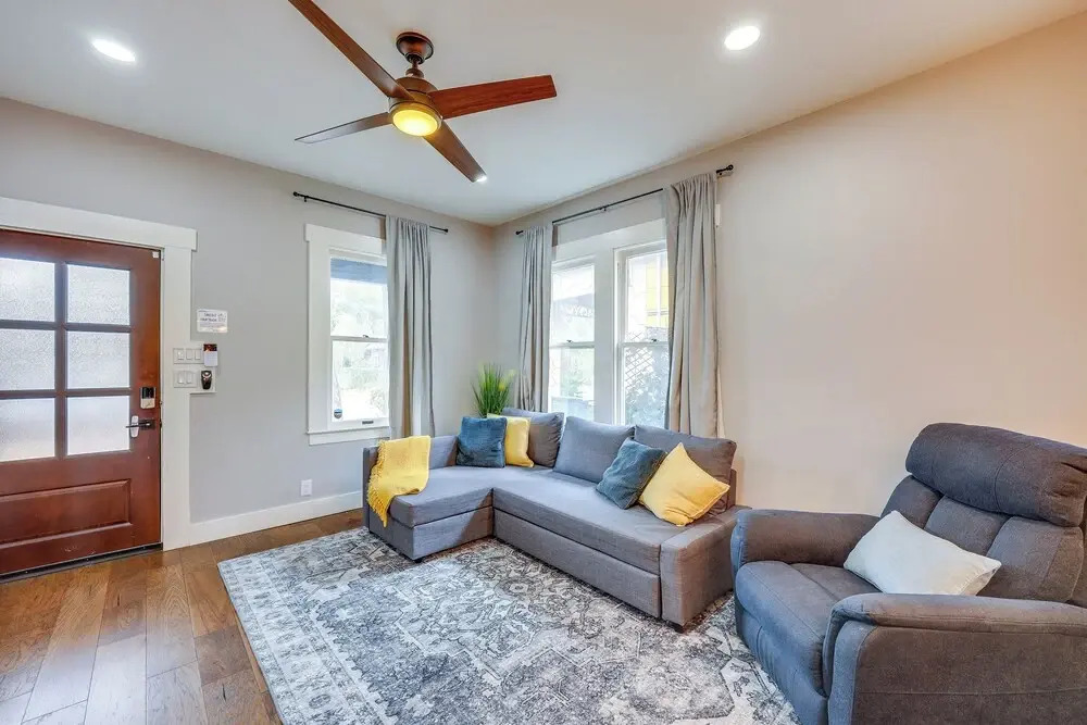 ~ 2 Mi to Dtwn San Antonio: Comfy Home w/ Yard!