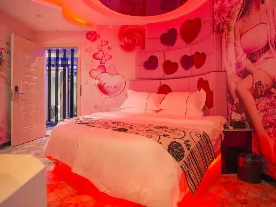 Shanghai Viking Theme Hotel(Sheshan Subway Station Store)