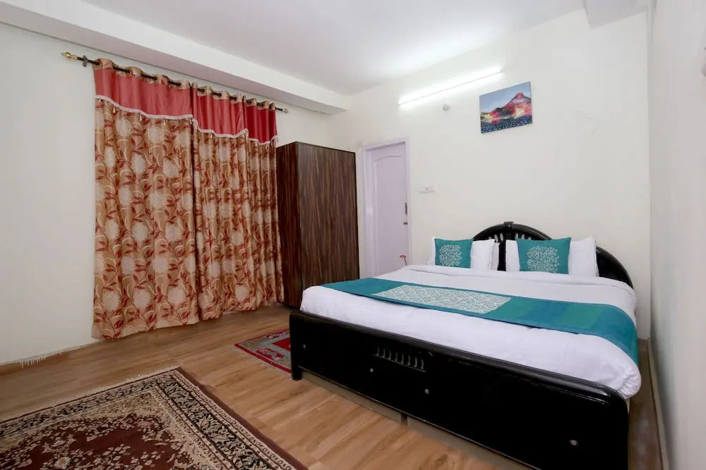 OYO 10165 Home 2BHK Snow View Apartment