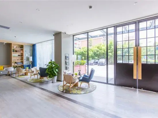 CJIA Apartment Hotel (Shanghai Daning Zhongshan North Road Metro Station)