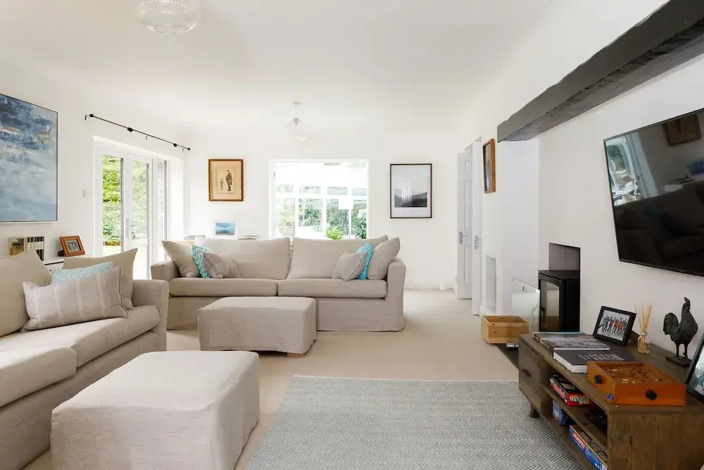 Stunning 5BR Home with Pool - 5 min to Beach