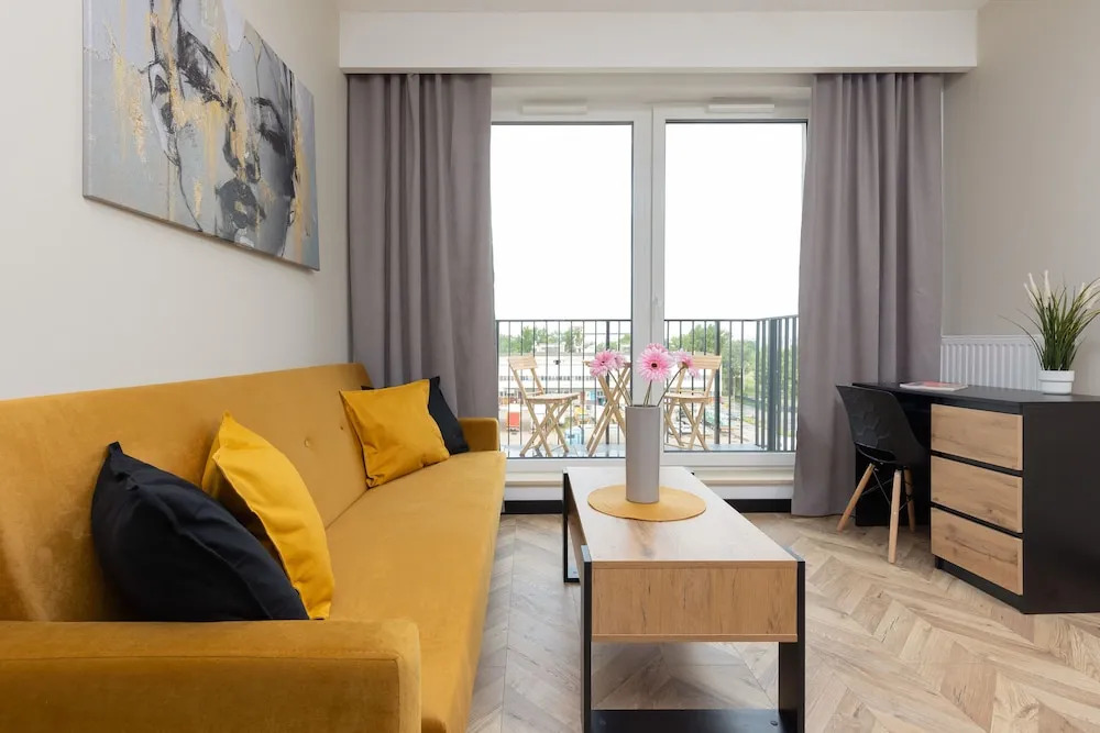 Home Factory Estate Praga Kotsisa by Noclegi Renters