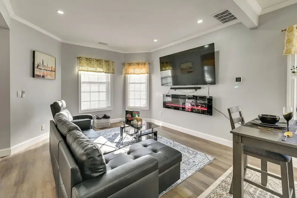 Walk to Park: Modern Apt 2 Mi to Union College!