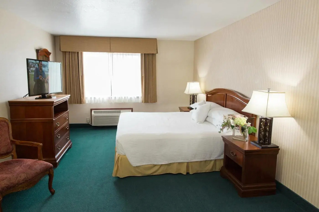Rogue Regency Inn Medford Airport