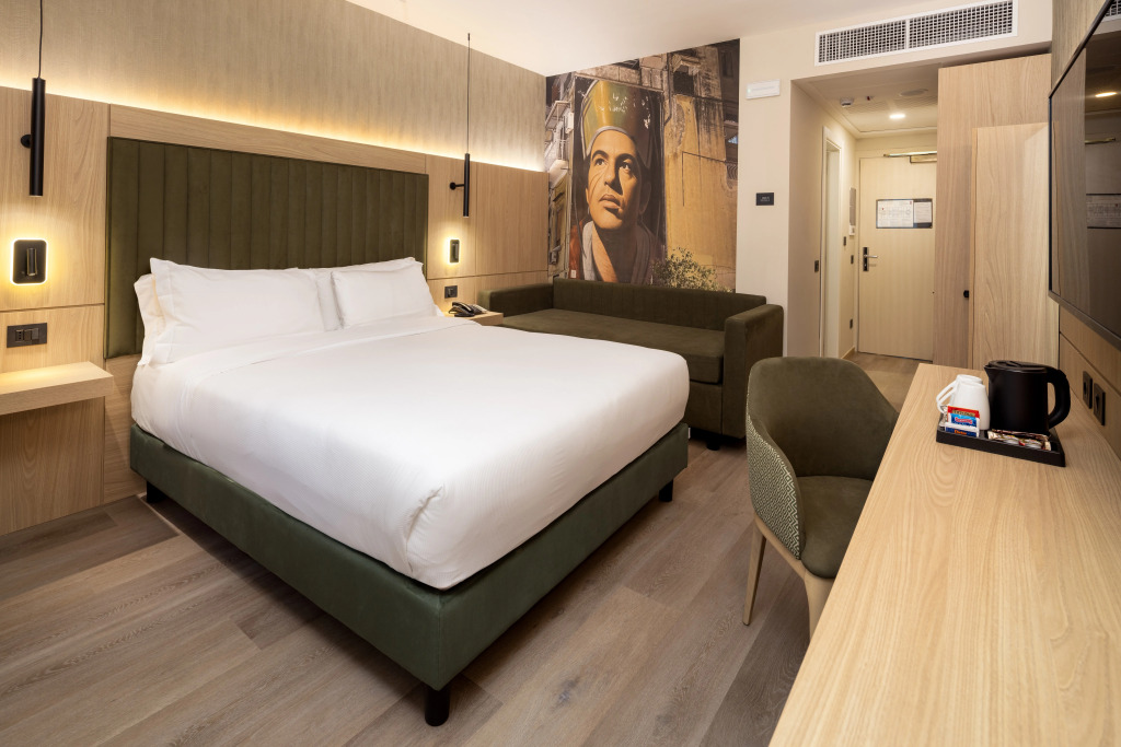 Holiday Inn Naples by IHG