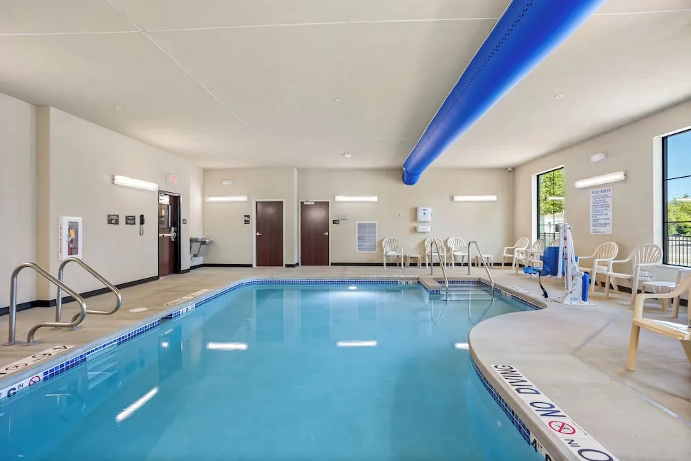 Cobblestone Hotel & Suites - De Pere Green Bay