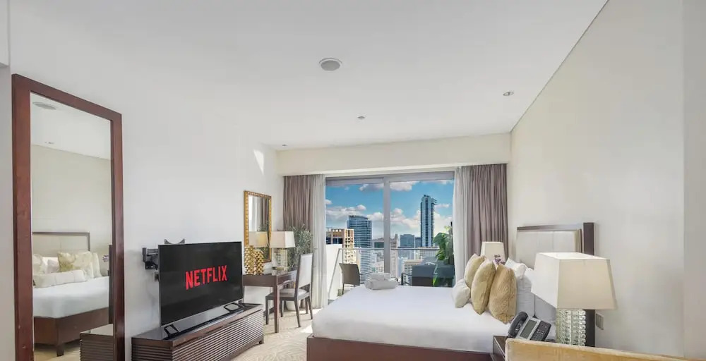LUX The JW Marina Studio 4