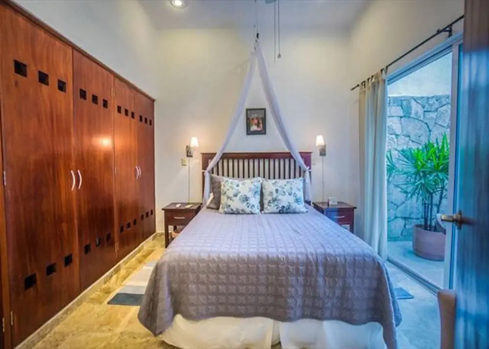 Magic, 1 block from Mamitas Beach by Tripintravel