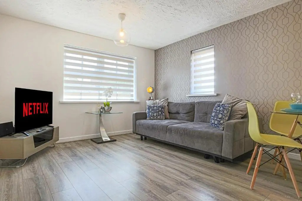 Delightful 2 BED APARTMENT for BICESTER OUTLET SHOPPING by Platinum Key Properties