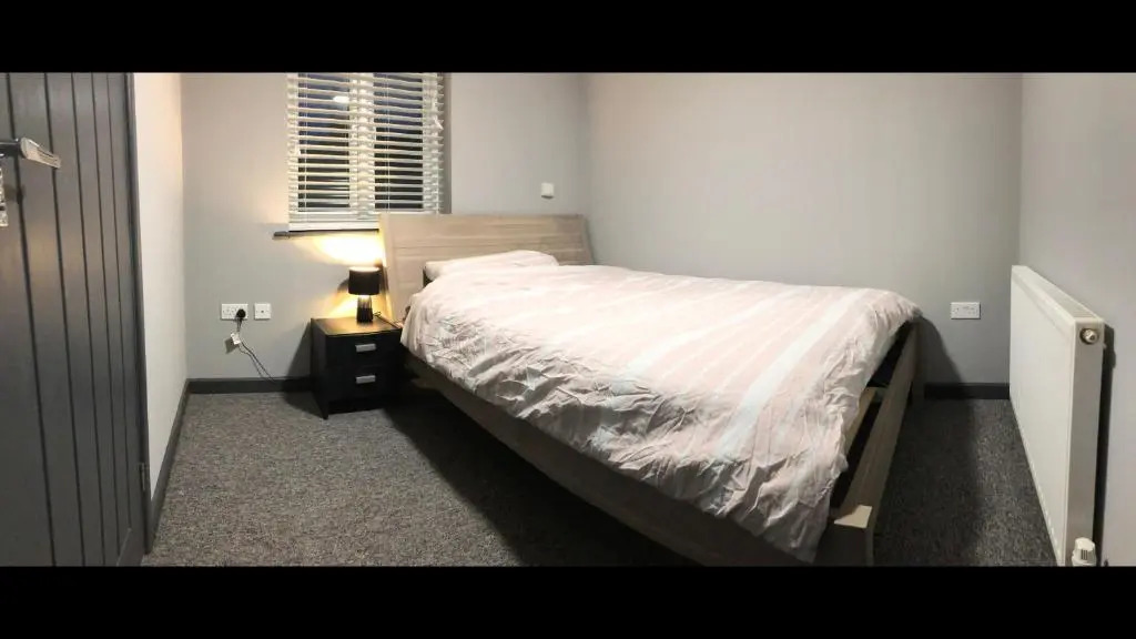 Room in House - Private En-suite Room In Town, Close To Hospital