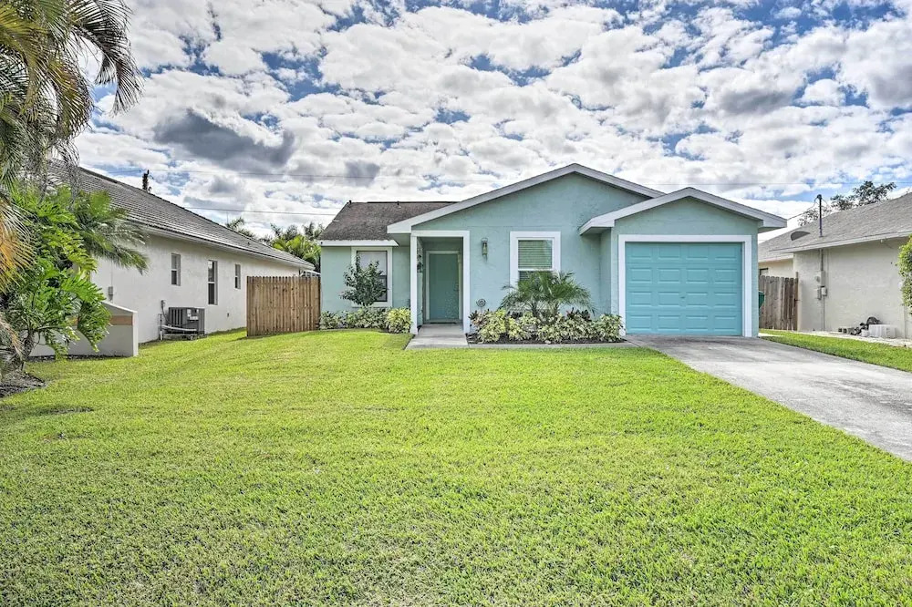Retreat w/ Heated Pool Near Vanderbilt Beach!