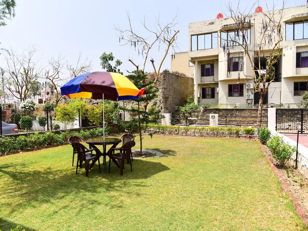 OYO 13274 Home Modern Villa Near Jeevantaara Resort
