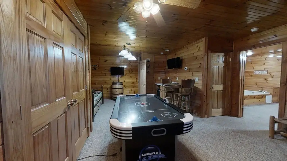 Valley Hi Mountain Cabin With Hot Tub and Gas Fireplace by Redawning
