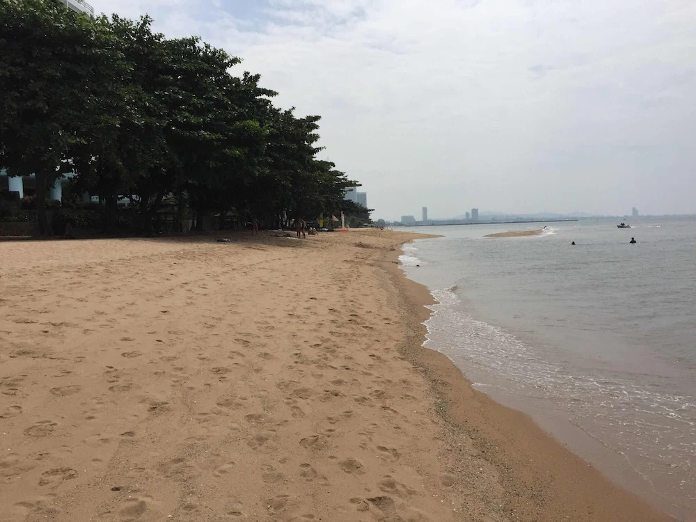 Baan Dhewaran Beachfront Villa