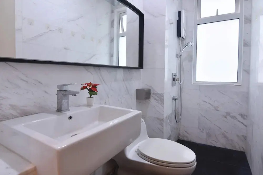 Cozy 1BR Suite at Tritower Steps to JB CIQ