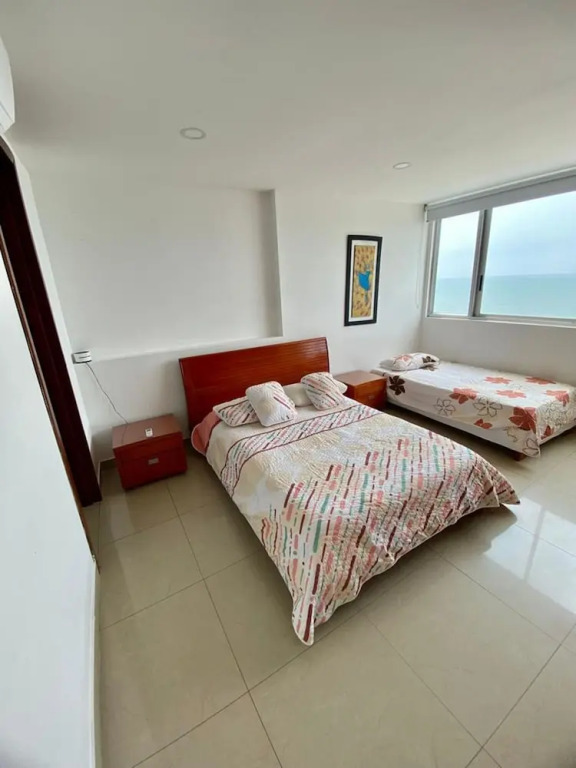 2 Bedroom Beachfront Apartment 2p1-al With Pool And Wifi