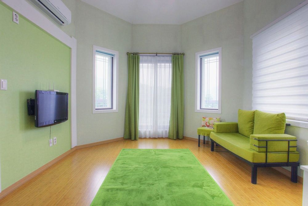 Forest of Color Pension