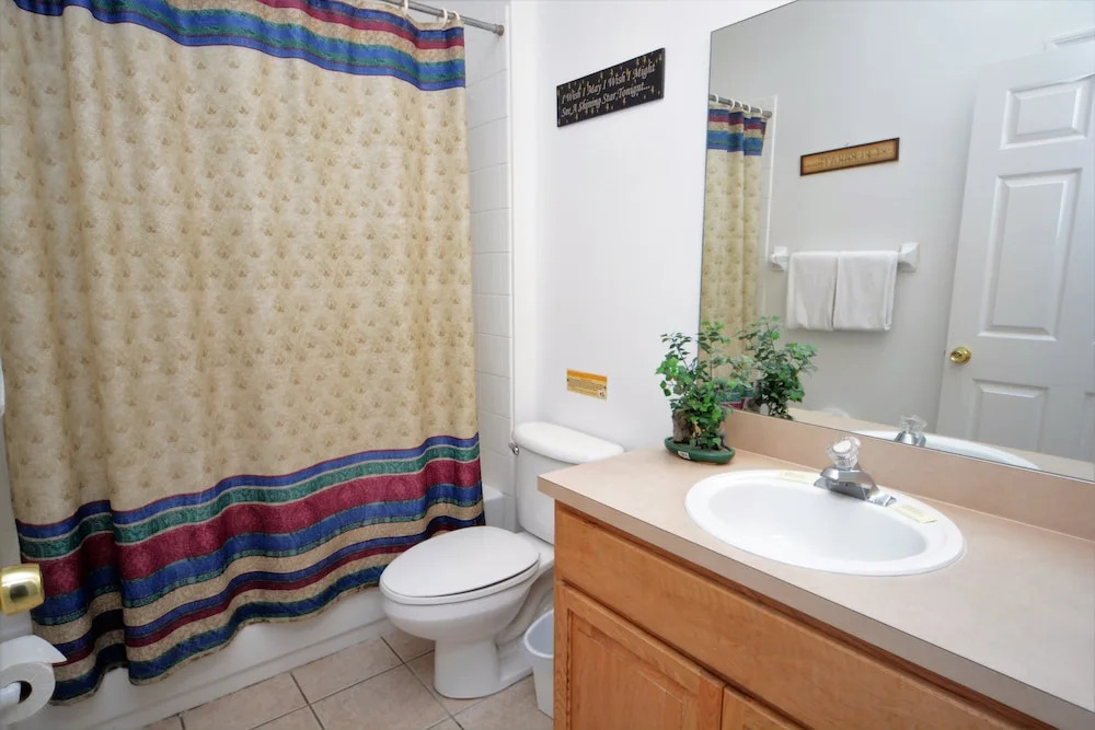 4648 5- Bdrm'Slake Views Facing Poolwater View