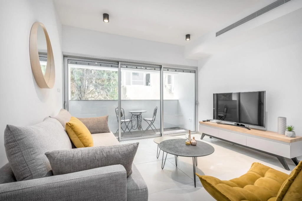 Stunning 1 BDR with balcony on Sheinkin st