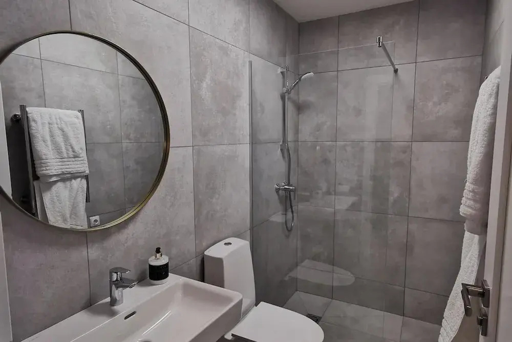 Kunigiskes Apt- Sleeps 4 - Pool & Hot Tub