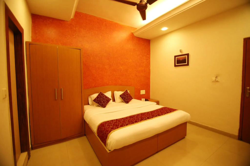 OYO 7859 Hotel Gurukripa