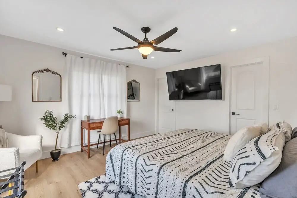 Casa Cervo - Stunning Home In Great Location, Walkable To Restaurants, Shopping, And The Beach! 4 Bedroom Home by Redawning