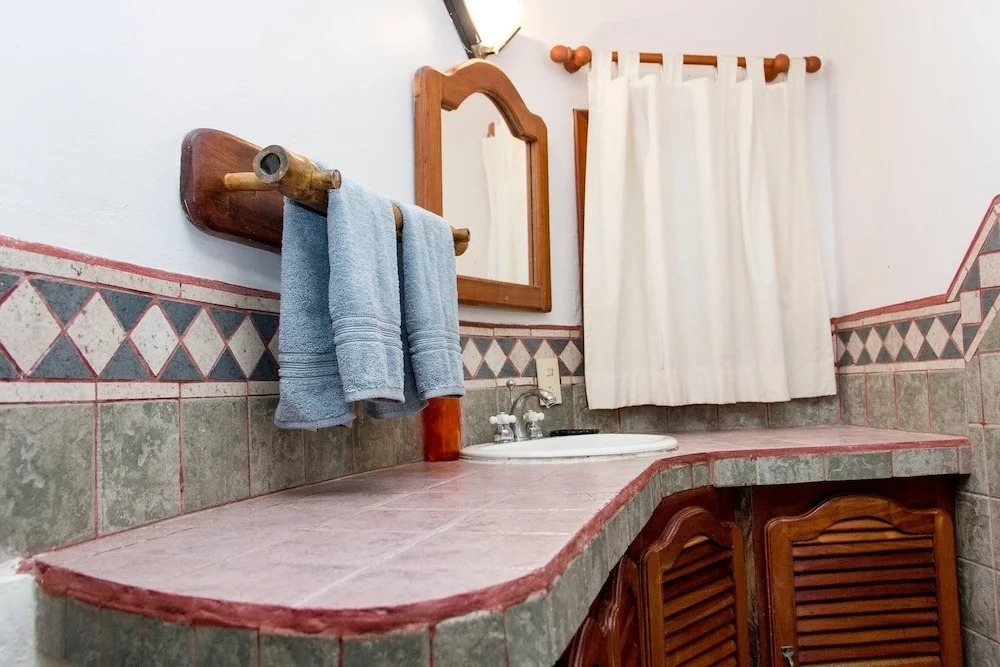 One Bedroom Apt In The Heart Of Playa Only One Block to the Beach!