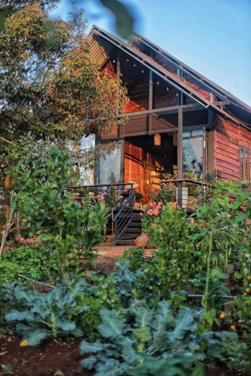 Queeny’s Farmstay Wooden House