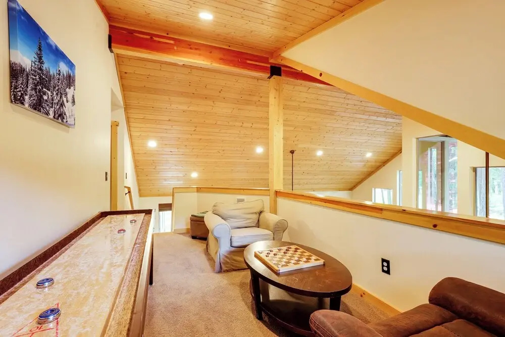 Hot Tub & Game Room: Ronald Retreat 2 Mi to Lake!