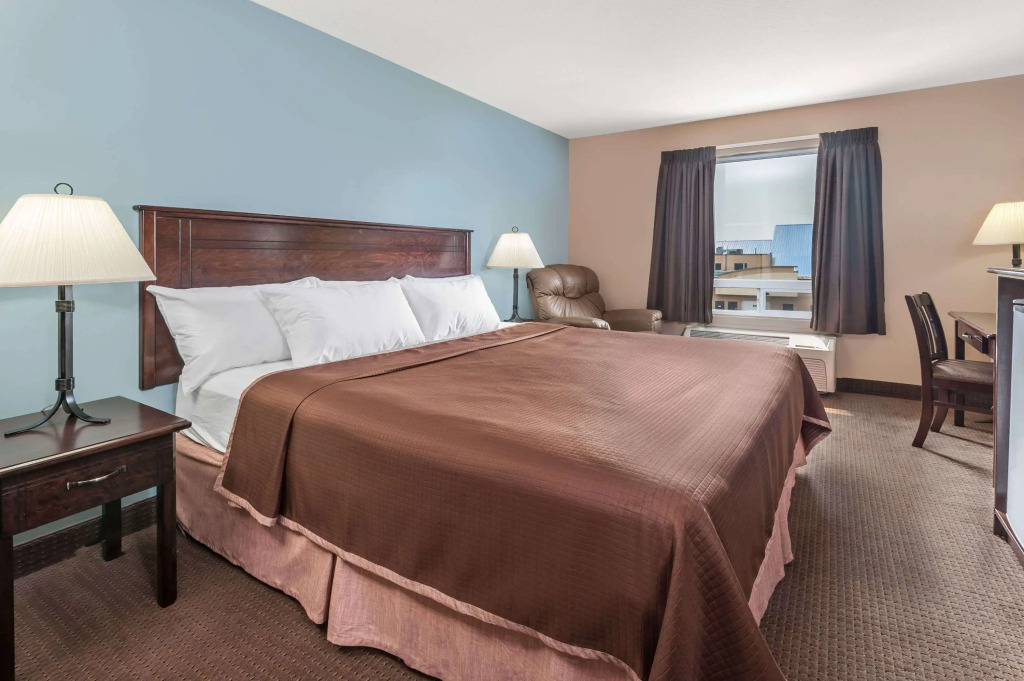 Super 8 by Wyndham Edmonton South
