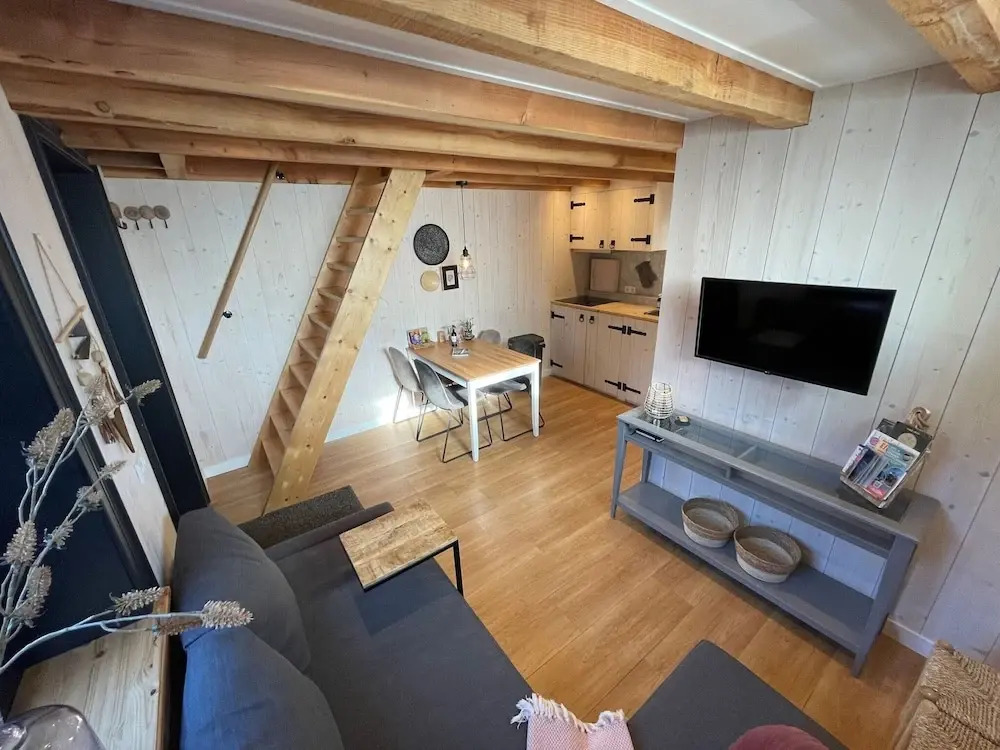 Inviting Chalet in Monnickendam With Garden