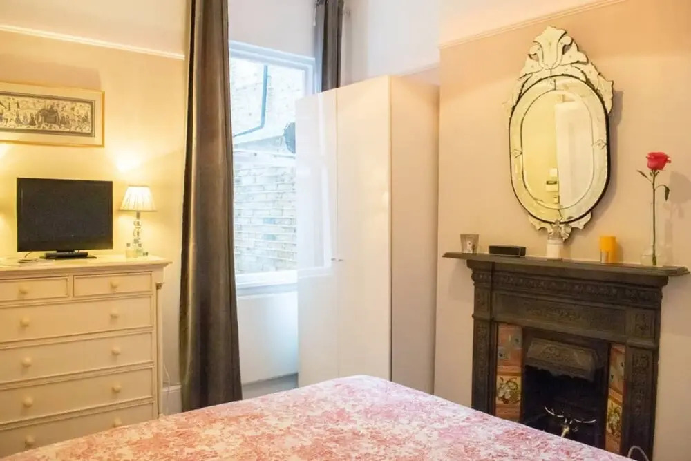Cosy 2 Bed Ground Floor Flat In London