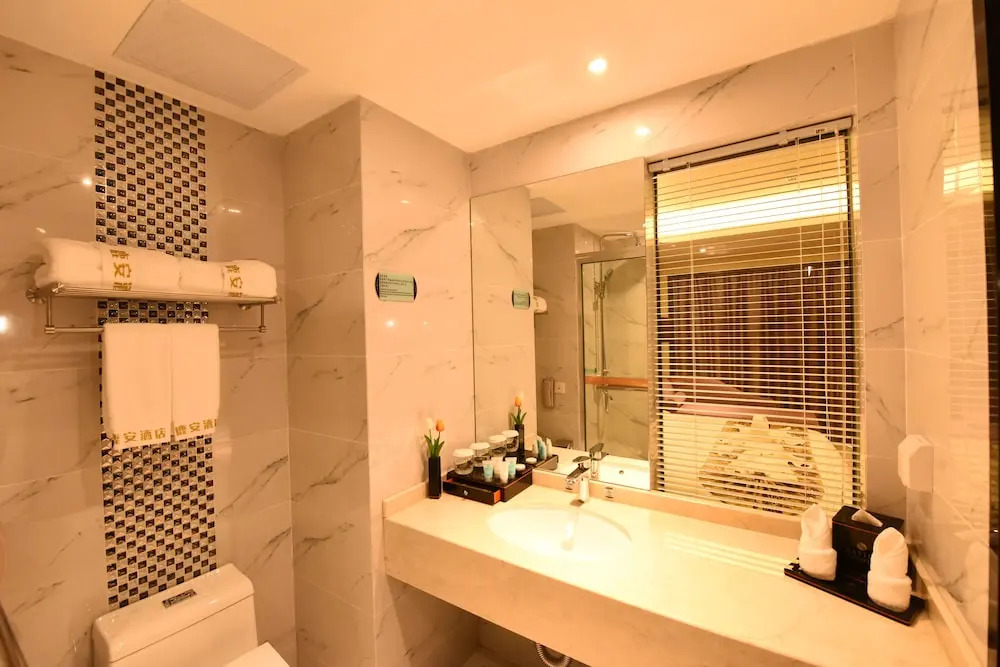 Savile K-Knight Luan Hotel