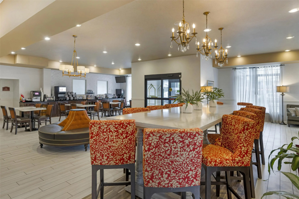 Best Western PLUS Vineyard Inn and Suites